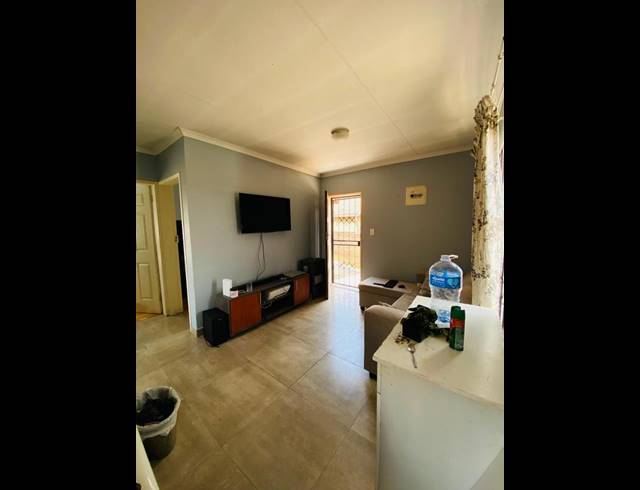 3 BEDROOM HOUSE FOR SALE IN COSMO CITY